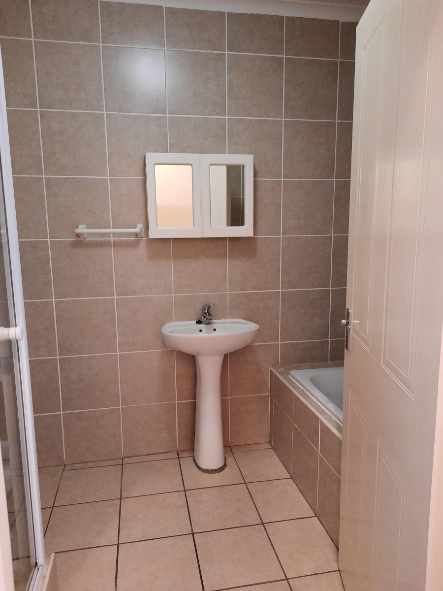 To Let 2 Bedroom Property for Rent in Protea Heights Western Cape